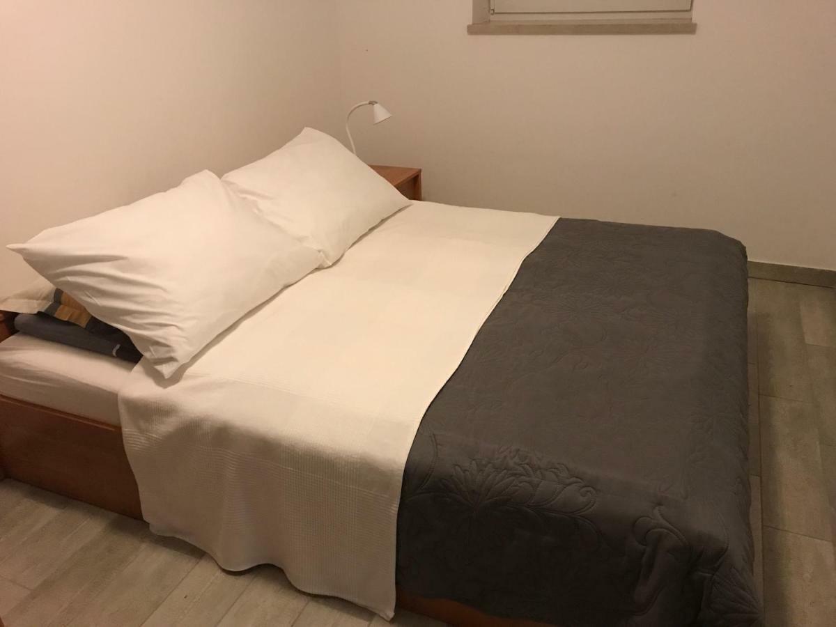 Midavkl Apartment Pirovac Bagian luar foto