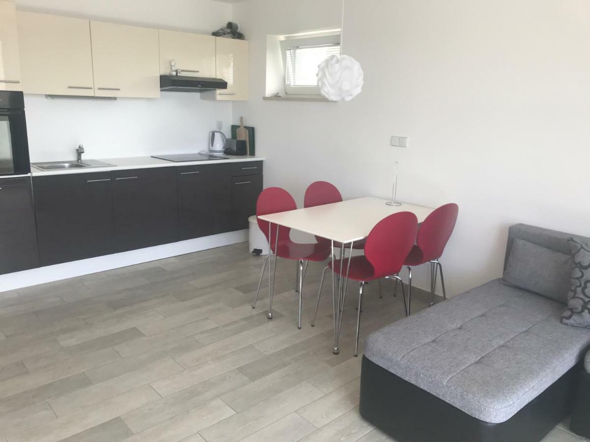Midavkl Apartment Pirovac Bagian luar foto