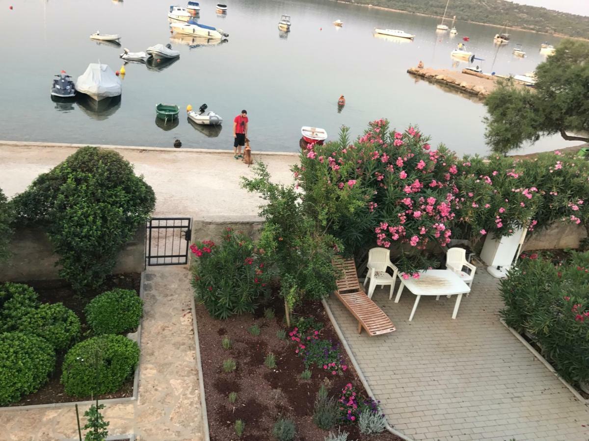 Midavkl Apartment Pirovac Bagian luar foto