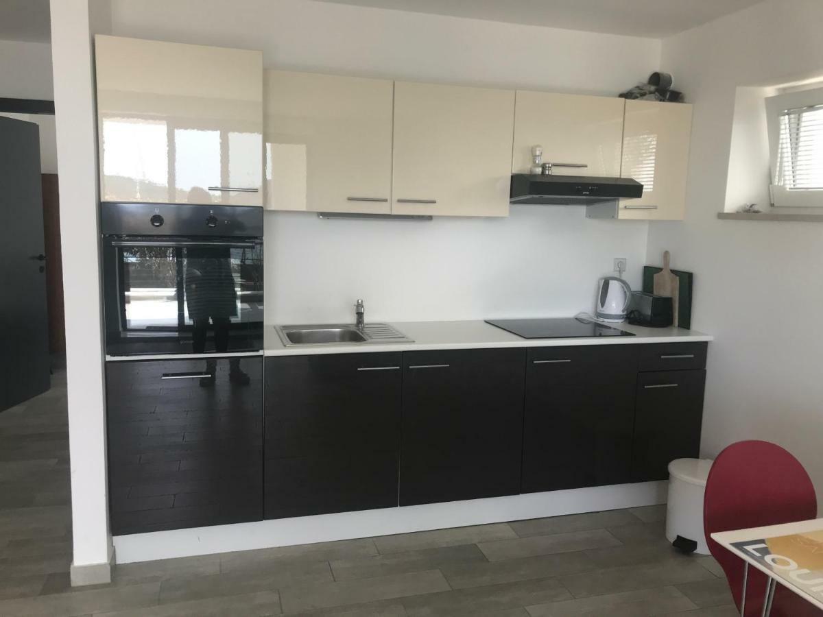 Midavkl Apartment Pirovac Bagian luar foto