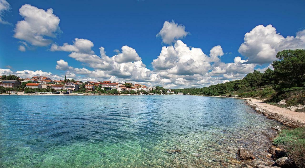 Midavkl Apartment Pirovac Bagian luar foto