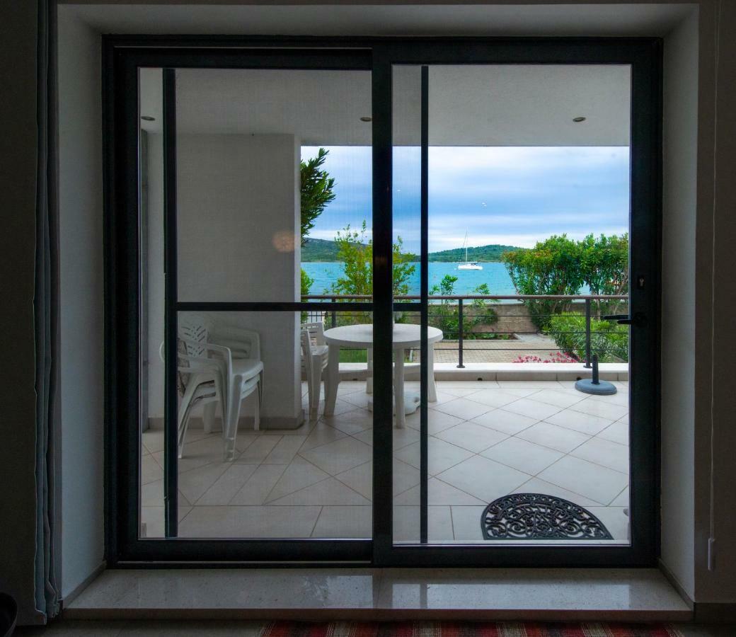Midavkl Apartment Pirovac Bagian luar foto
