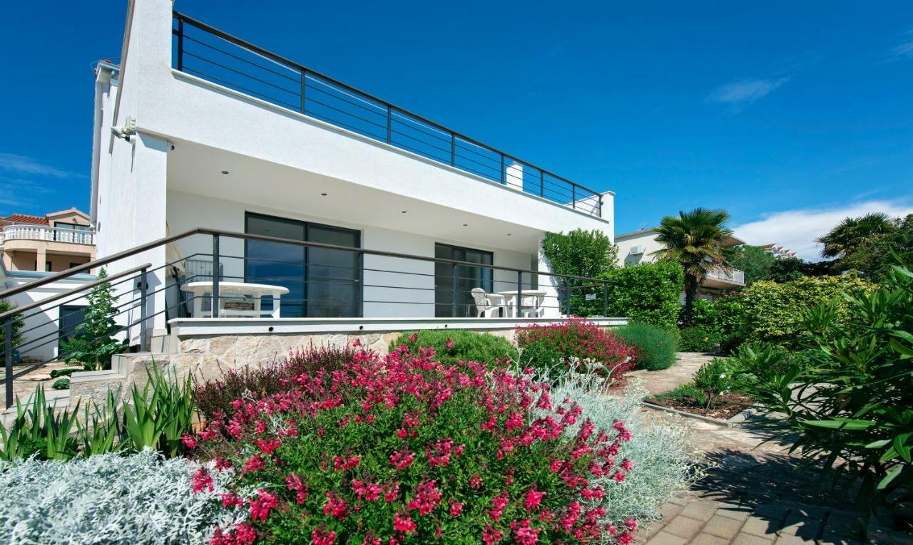 Midavkl Apartment Pirovac Bagian luar foto